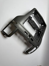 Оригинальная накладка рамки центральной консоли Опель Зафира Б 13162556